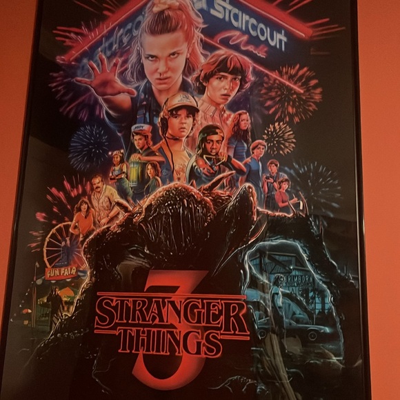 Stranger Things COLLECTIBLES - Picture 7 of 7